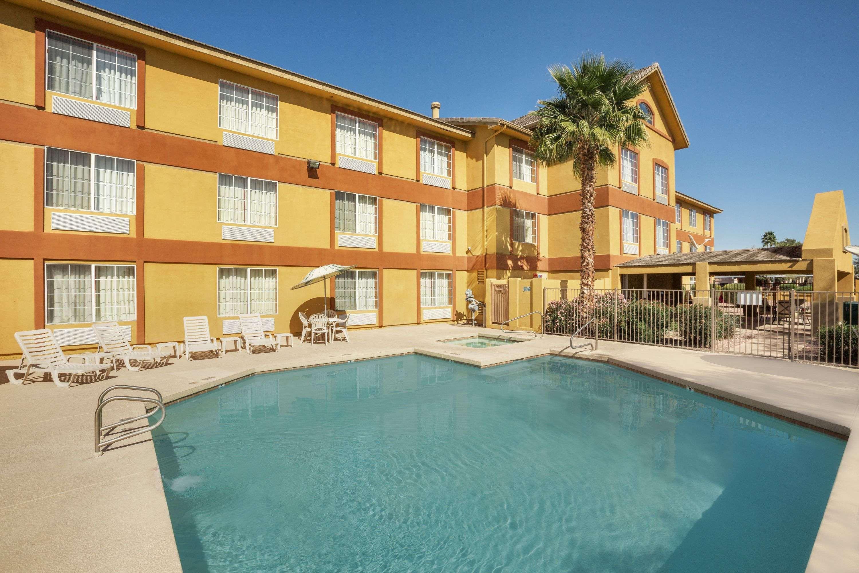 Garner Hotel By Ihg Phoenix - Surprise Bagian luar foto